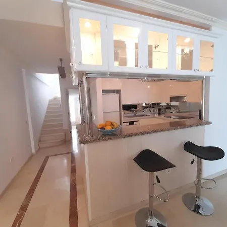 Cristianos Luxury Sea View شقة *